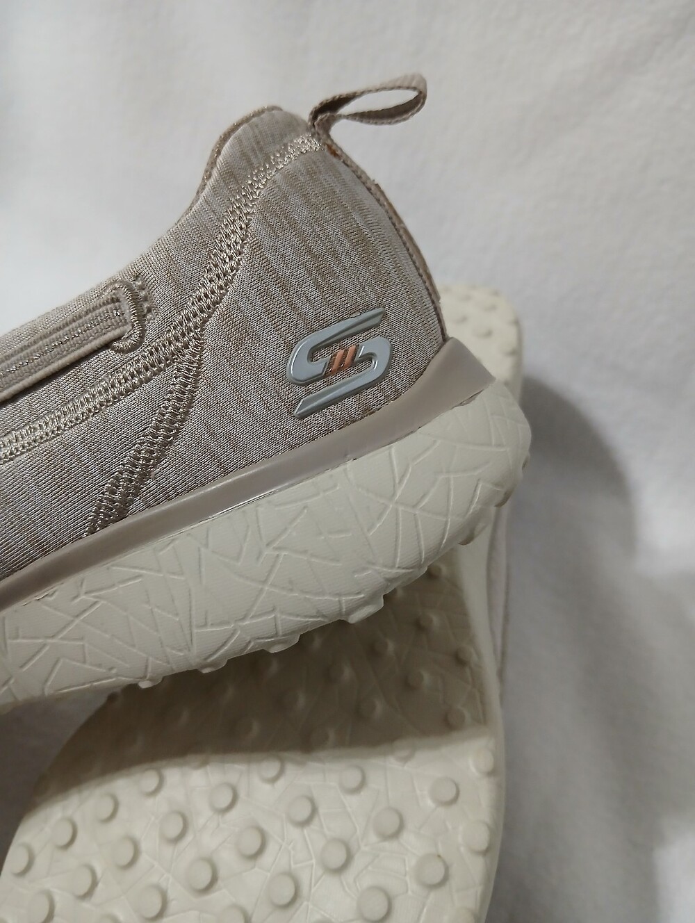 Skechers Women's Beige/Tan Slip-On Moccasin Sneaker Size 8.5 - Picture 9 of 14